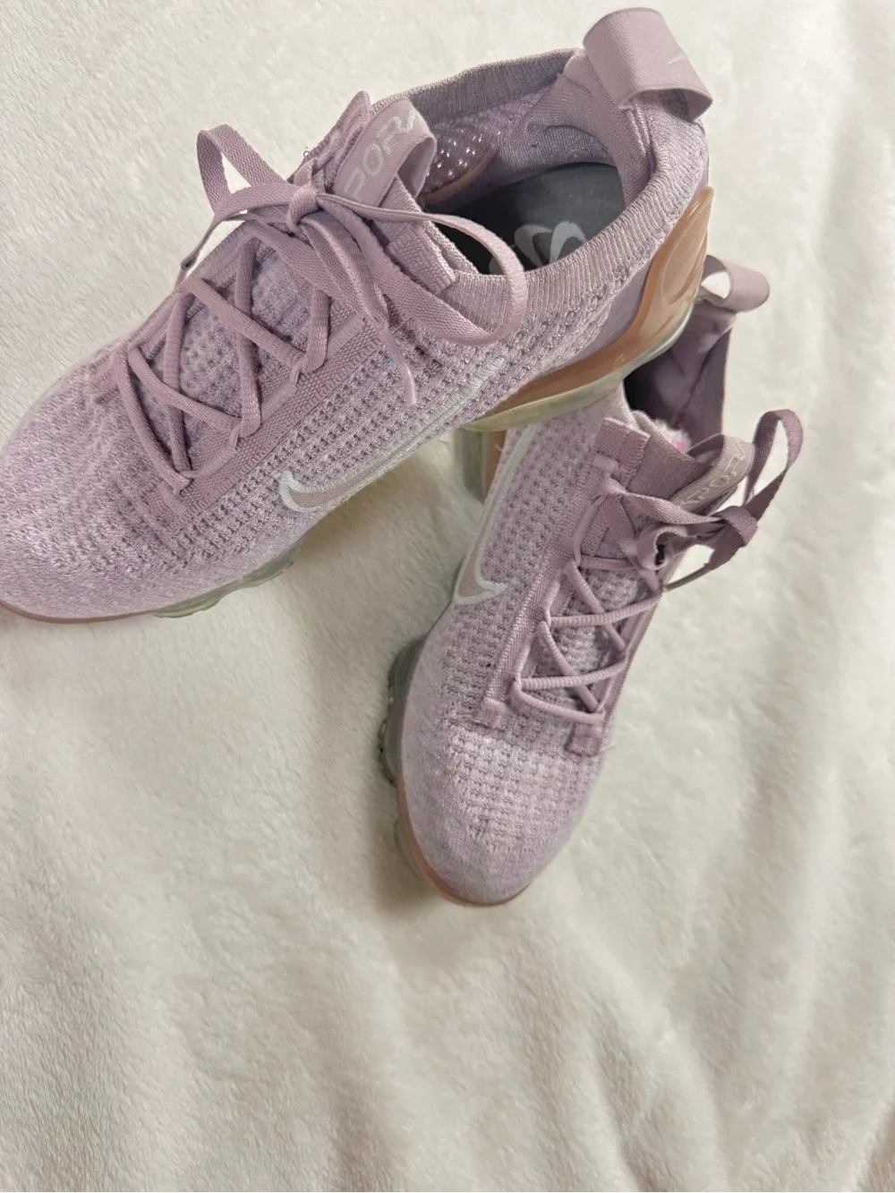 Nike Women's Flyknit Air Cushion Sneaker - Light Lavender